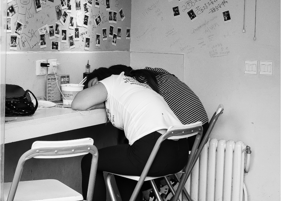 Peking; sleeping girls; street