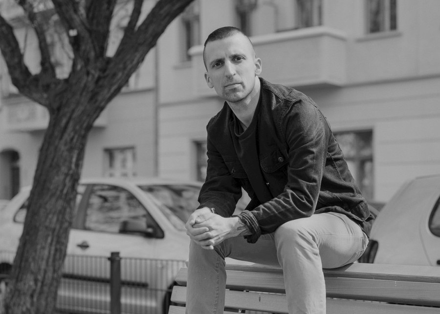guy sits on the back of a bench